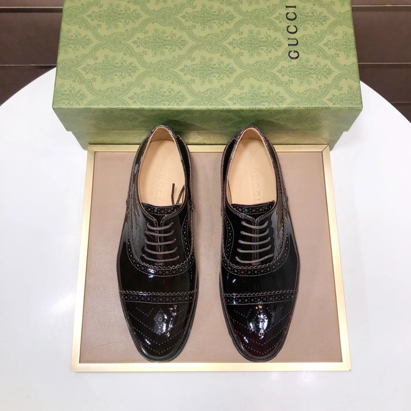 Men's shoes 💰660💰 Brand: GUCCI (Gucci) Standard code: Men's size 38/44 (45/46 can be customized) Grade: Same as the official website Original quality Material: Original cowhide Water-dyed cowhide lining Original rubber outsole Style category: Men's fashionable casual leather shoes Distinguished big-name luxury elements top luxury Color: Actual picture